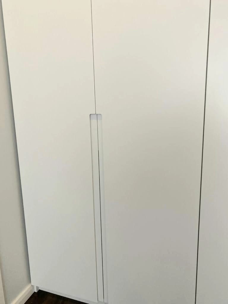 Встроенный распашной шкаф